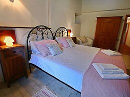 Spacious Villa With Pool in Fabriano Italy