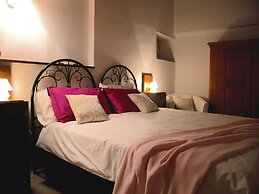 Spacious Villa With Pool in Fabriano Italy