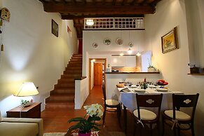 Spacious Villa With Pool in Fabriano Italy