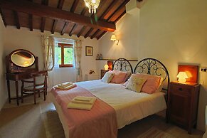 Spacious Villa With Pool in Fabriano Italy