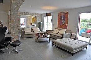 Magnificent Villa in Saint-ambroix With Private Pool