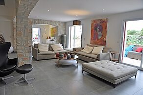 Magnificent Villa in Saint-ambroix With Private Pool