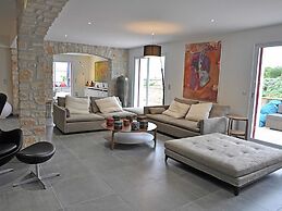 Magnificent Villa in Saint-ambroix With Private Pool