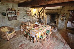 Spacious Farmhouse in Apecchio With Pool
