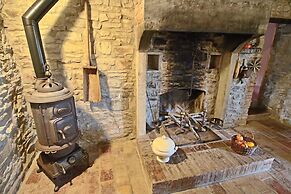 Spacious Farmhouse in Apecchio With Pool