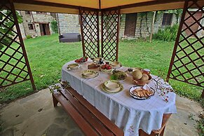 Spacious Farmhouse in Apecchio With Pool