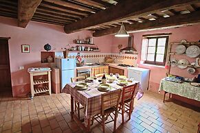 Spacious Farmhouse in Apecchio With Pool