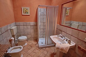 Spacious Farmhouse in Apecchio With Pool