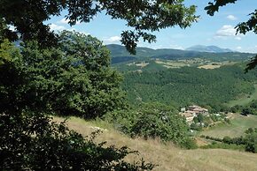 Spacious Farmhouse in Apecchio With Pool
