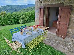 Spacious Farmhouse in Apecchio With Pool