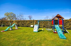Holiday Center With Pool, Lacko