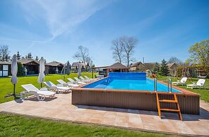 Holiday Center With Pool, Lacko
