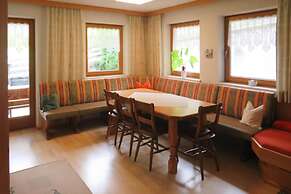 Holiday Home Emberger, Fugen