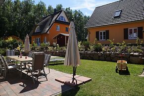 Holiday House Nightingale, Glowe