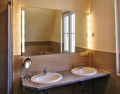 Holiday House Nightingale, Glowe