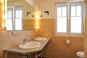 Holiday House Nightingale, Glowe