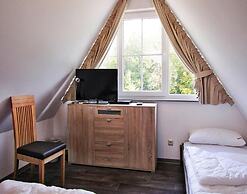 Holiday House Nightingale, Glowe