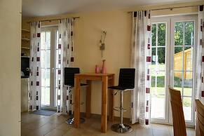 Holiday House Nightingale, Glowe
