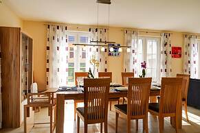 Holiday House Nightingale, Glowe