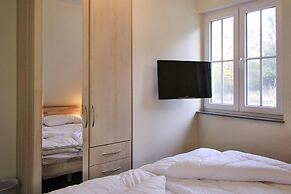 Holiday House Nightingale, Glowe