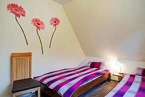Holiday House Nightingale, Glowe