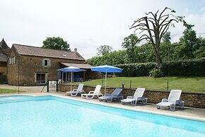 Spacious Holiday Home in Besse With Swimming Pool