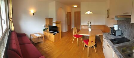 Residence Lahnhof, Laces