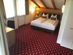 Residence Lahnhof, Laces