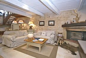 Splendid Villa in Viens With Swimming Pool