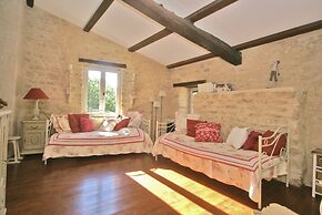 Splendid Villa in Viens With Swimming Pool