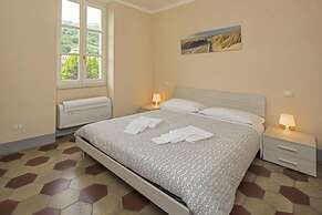 Apartment in Lerici With Garden