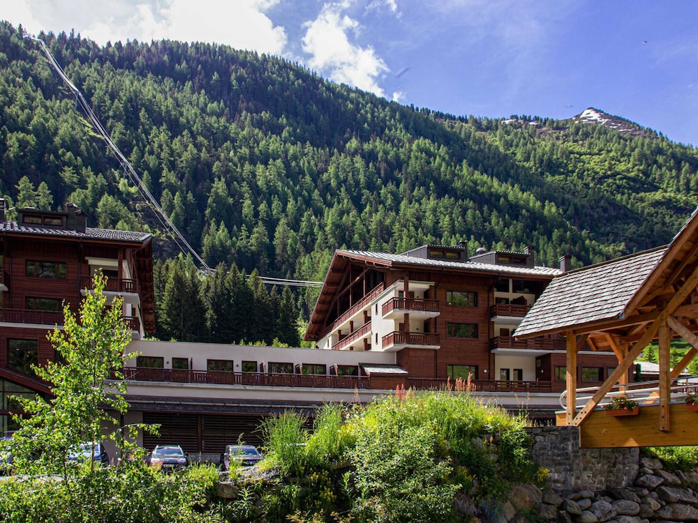Apartment in Savoyard Mountain Village