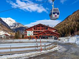 Apartment in Savoyard Mountain Village