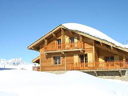 Chalet With Fireplace in Alpe D'huez