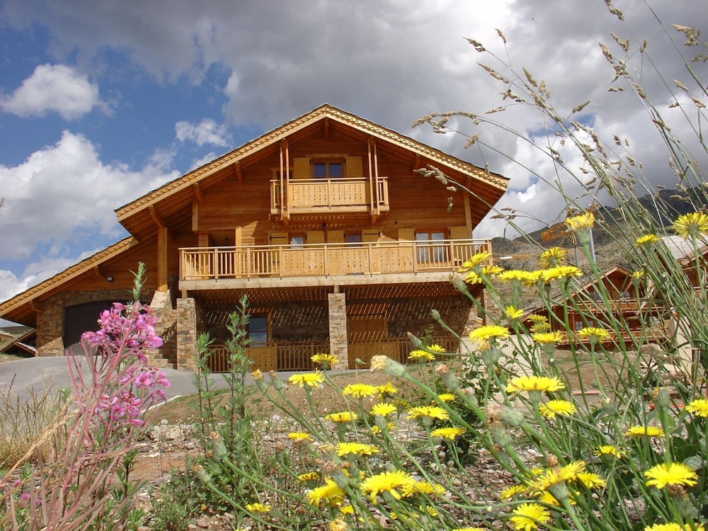 Chalet With Fireplace in Alpe D'huez