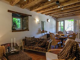 Romantic Cottage With Shared Swimming Pool