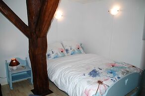 Romantic Cottage With Shared Swimming Pool