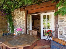 Romantic Cottage With Shared Swimming Pool
