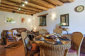 Romantic Cottage With Shared Swimming Pool