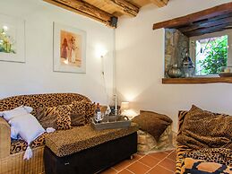 Romantic Cottage With Shared Swimming Pool