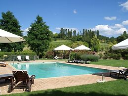 Nice Apartment With Pool and Beautiful Garden