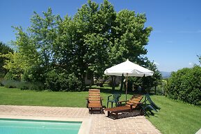 Nice Apartment With Pool and Beautiful Garden