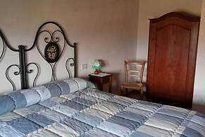 Nice Apartment With Pool and Beautiful Garden