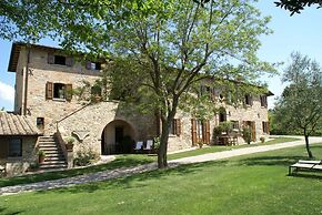 Nice Apartment With Pool and Beautiful Garden