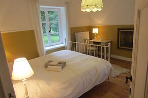 Delightful Castle in Bastogne With Bubble Bath