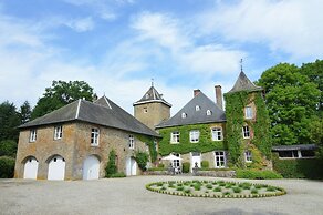 Delightful Castle in Bastogne With Bubble Bath