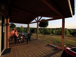 Chalet With Dishwasher on a Hill