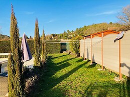 Attractive Holiday Home With Shared Pool in the Luberon
