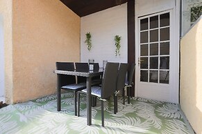 Attractive Holiday Home With Shared Pool in the Luberon