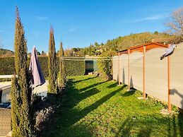 Attractive Holiday Home With Shared Pool in the Luberon